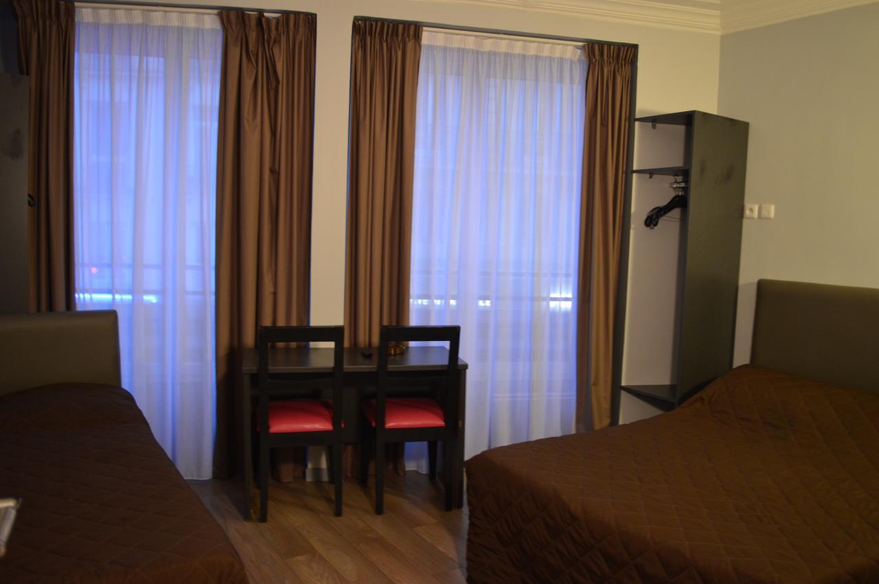 Vierbettzimmer mit Balkon
